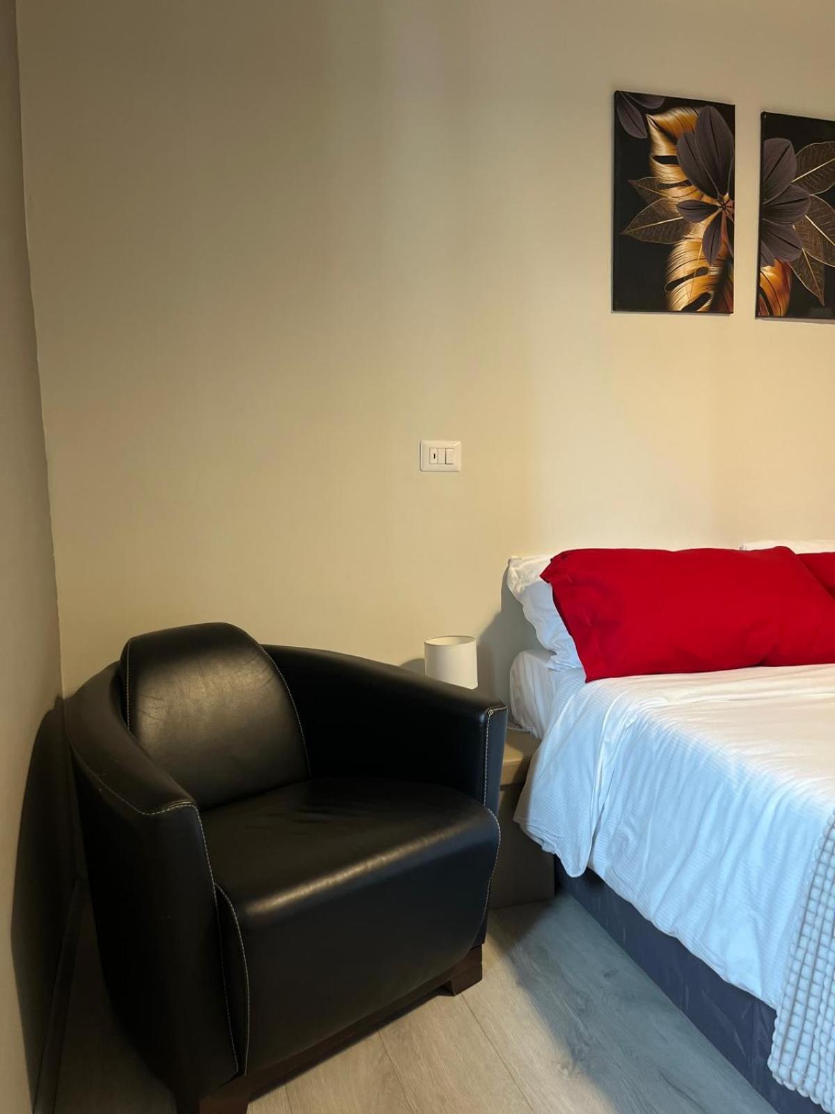 Апартаменты Sleep & Fly Bgy Airport-Station-Center Бергамо Экстерьер фото